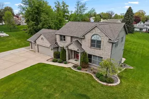 810 Windover Ct, Green Bay, WI 54313 - Photo 2