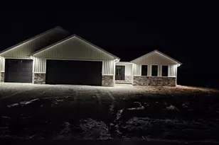 N9285 Homestead Ln, Appleton, WI 54915 - Photo 2