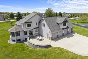 W7415 Ridge Top Dr, Neenah, WI 54956 - Photo 2