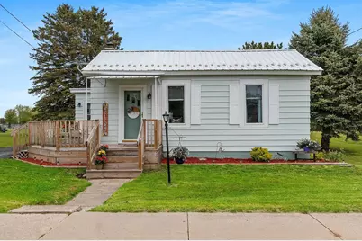 1022 McDonald Street, Oconto, WI 54153 - Photo 2