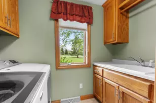 W8678 Hillview Rd, Hortonville, WI 54944 - Photo 22