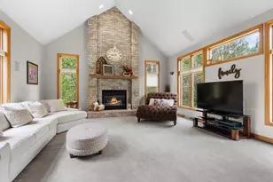 W8678 Hillview Rd, Hortonville, WI 54944 - Photo 8