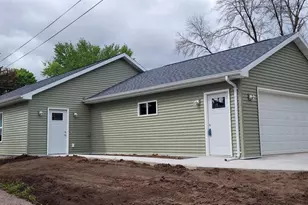 312 E Beacon Ave, New London, WI 54961 - Photo 2
