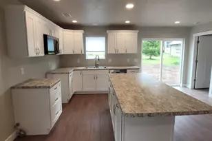 312 E Beacon Ave, New London, WI 54961 - Photo 6