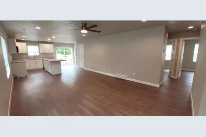312 E Beacon Avenue, New London, WI 54961 - Photo 4