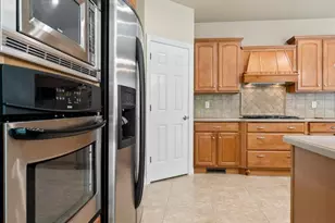 1568 Kingswood Dr, Neenah, WI 54956 - Photo 16