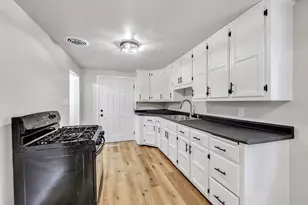 1875 Smith St, Green Bay, WI 54302 - Photo 10