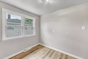 1875 Smith St, Green Bay, WI 54302 - Photo 8