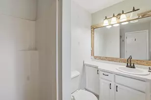 1115 Sawtell Ct, Oshkosh, WI 54902 - Photo 8