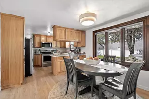 910 Park St, Wrightstown, WI 54180 - Photo 10
