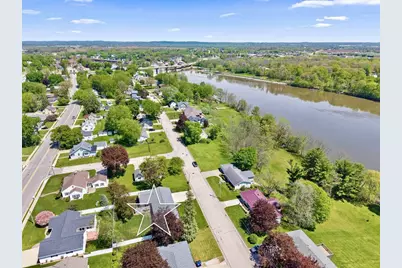 910 Park Street, Wrightstown, WI 54180 - Photo 2
