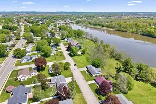 910 Park St, Wrightstown, WI 54180 - Photo 2