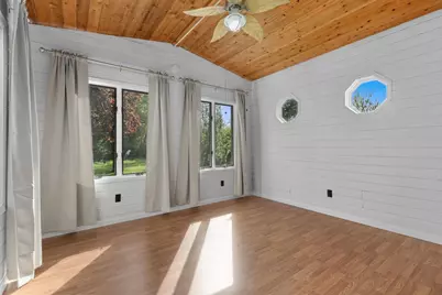 2220 W 20th Avenue, Oshkosh, WI 54904 - Photo 8