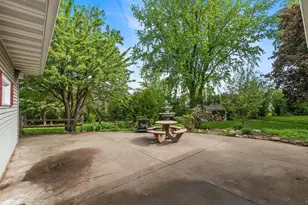 2220 W 20th Ave, Oshkosh, WI 54904 - Photo 14