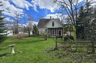211 E Center St, Shawano, WI 54166 - Photo 4