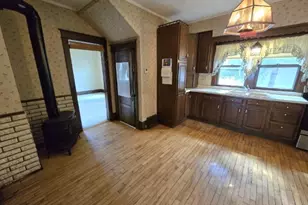 211 E Center St, Shawano, WI 54166 - Photo 8