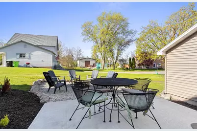 210 N Oakland Avenue, Oconto Falls, WI 54154 - Photo 6