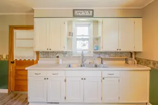 712 W 9th Ave, Oshkosh, WI 54902 - Photo 4