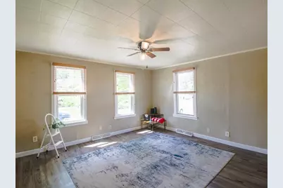712 W 9th Avenue, Oshkosh, WI 54902 - Photo 2