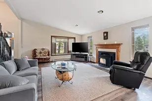 524 E Ontario St, Omro, WI 54963 - Photo 8