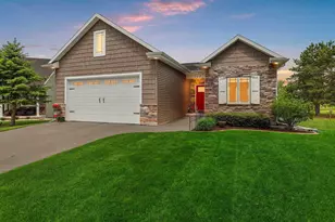 529 Golf Side Ct, Hortonville, WI 54944 - Photo 2