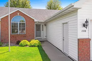 1326 Winter Wheat Dr, Neenah, WI 54956 - Photo 2