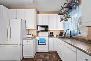 242 W 14th Ave, Oshkosh, WI 54902 - Photo 8