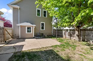 242 W 14th Ave, Oshkosh, WI 54902 - Photo 4