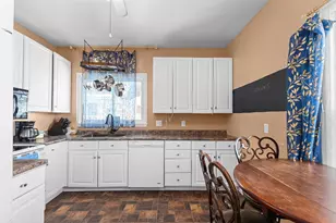 242 W 14th Ave, Oshkosh, WI 54902 - Photo 6