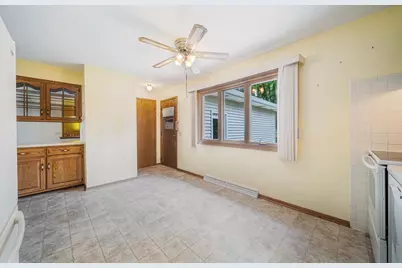 324 S Parkway Drive, Brillion, WI 54110 - Photo 10