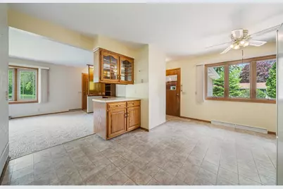 324 S Parkway Drive, Brillion, WI 54110 - Photo 6