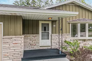324 S Parkway Dr, Brillion, WI 54110 - Photo 2