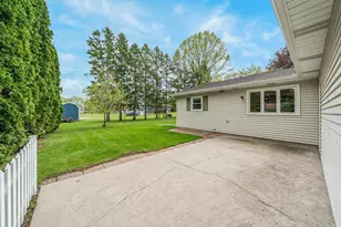 324 S Parkway Dr, Brillion, WI 54110 - Photo 32