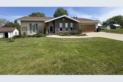 205 E Freeborn Street, Cecil, WI 54111 - Photo 2