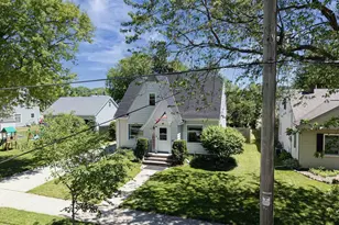 1738 N Erb St, Appleton, WI 54911 - Photo 2