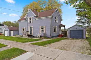 1215 Navarino St, Algoma, WI 54201 - Photo 2