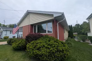 736 W 8th Ave, Oshkosh, WI 54902 - Photo 2