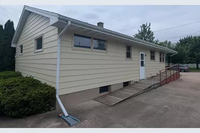 736 W 8th Avenue, Oshkosh, WI 54902 - Photo 4