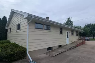 736 W 8th Ave, Oshkosh, WI 54902 - Photo 4