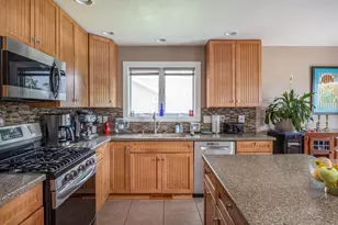 3221 Mockingbird Way, Oshkosh, WI 54904 - Photo 4