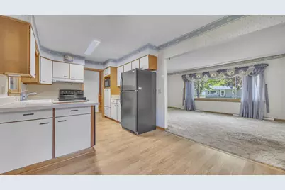 695 Bruce Street, Fond du Lac, WI 54935 - Photo 8