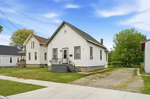 638 Bay Shore Dr, Oshkosh, WI 54901 - Photo 2