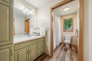 2521 Bishops Ln, Neenah, WI 54956 - Photo 16