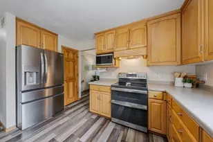 2521 Bishops Ln, Neenah, WI 54956 - Photo 8