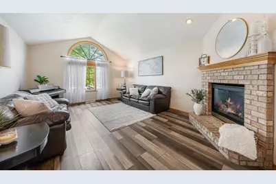 2521 Bishops Lane, Neenah, WI 54956 - Photo 2