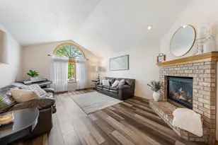 2521 Bishops Ln, Neenah, WI 54956 - Photo 2