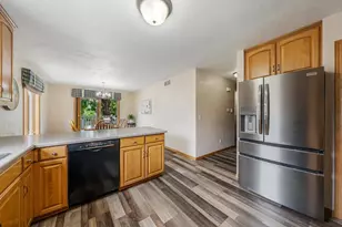 2521 Bishops Ln, Neenah, WI 54956 - Photo 6