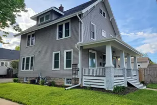 719 S Memorial Dr, Appleton, WI 54911 - Photo 2