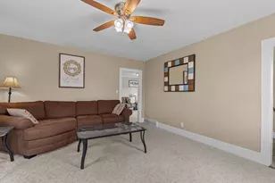 708 W 6th Ave, Oshkosh, WI 54902 - Photo 4