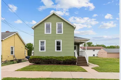 708 W 6th Avenue, Oshkosh, WI 54902 - Photo 2